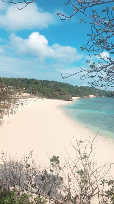 Modern Tropical Luxe Apartment - Boracay Newcoast Yapak Экстерьер фото
