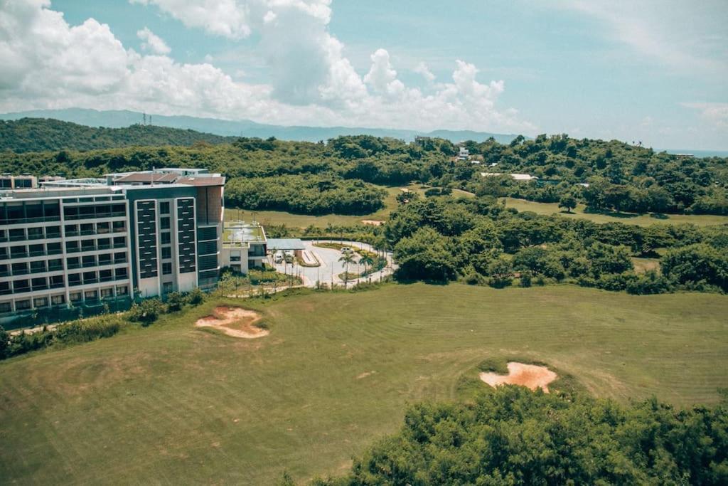 Modern Tropical Luxe Apartment - Boracay Newcoast Yapak Экстерьер фото